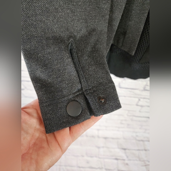 Cabi gray and black comtemporary and functional jacket Size Small - Picture 5 of 14